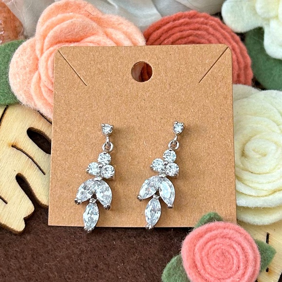 NWT Silver Diamond Drop Earrings - Picture 2 of 5